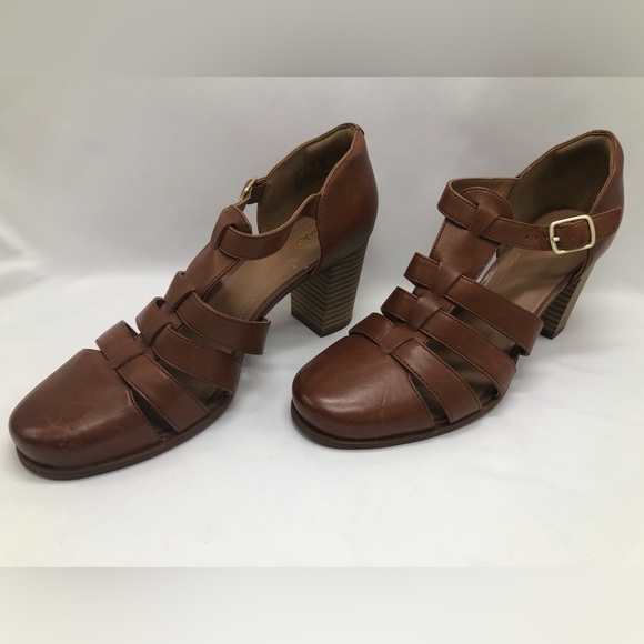 Clarks Artisan sandals, block heel, open side, brown, tan, heel, shoes - Picture 9 of 12